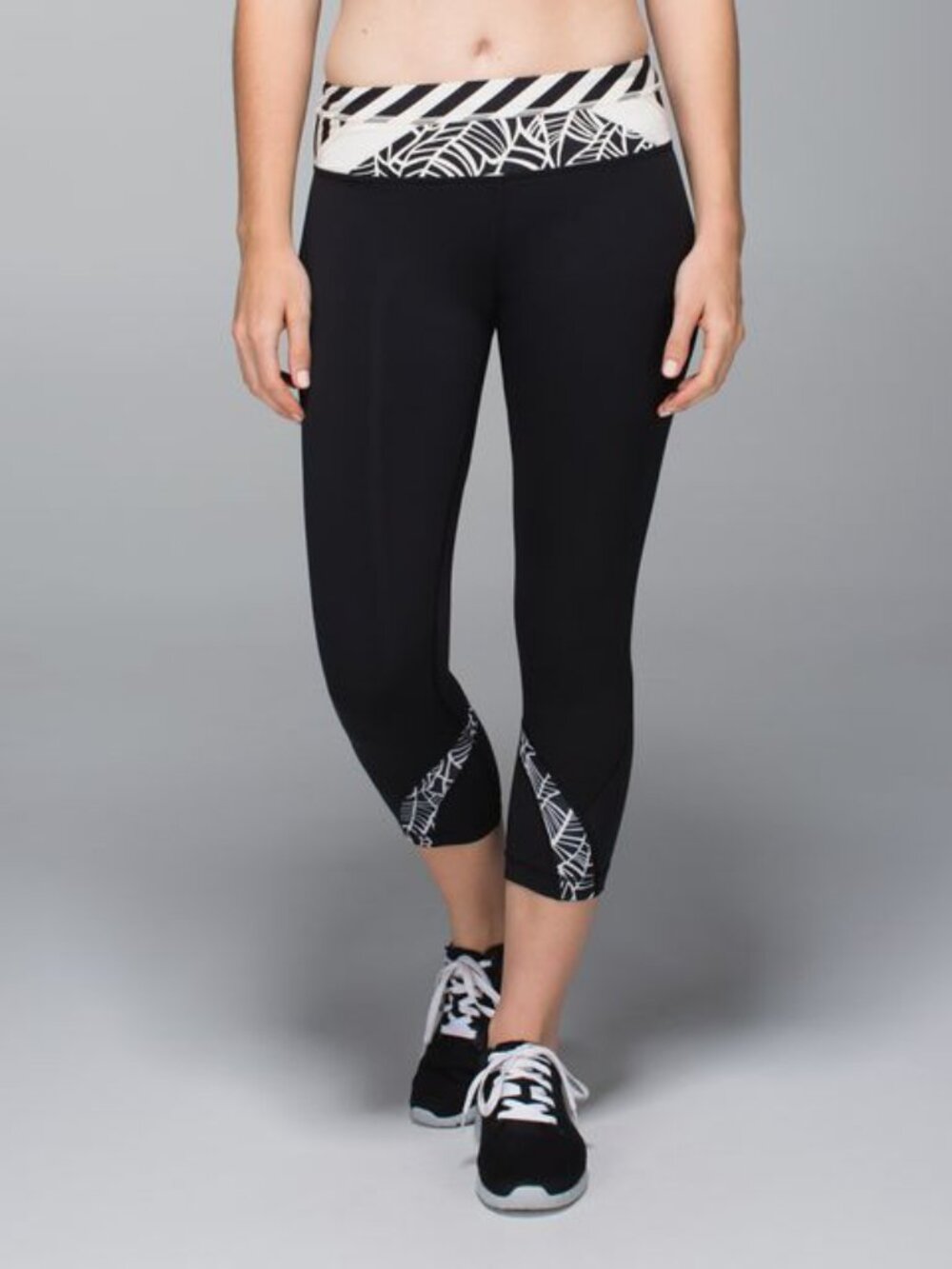 Lululemon Run: Inspire Crop II Black / Pretty Palm Black Angel Wing / Su14 Quilt